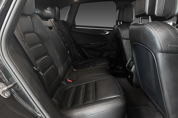 Porsche Macan 26 of 27