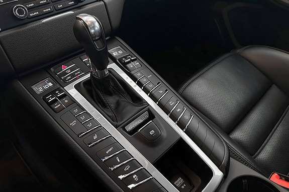 Porsche Macan 20 of 27