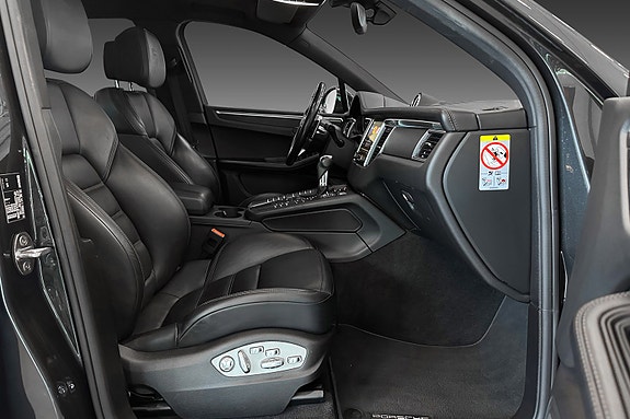 Porsche Macan 23 of 27