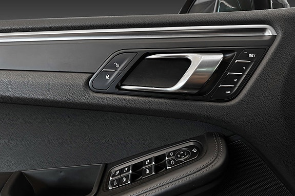 Porsche Macan 21 of 27