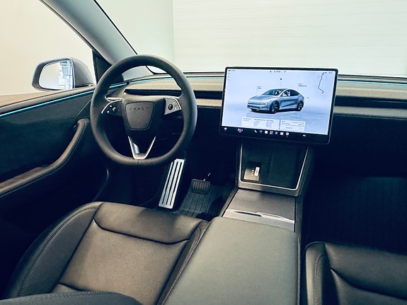 Tesla Model Y 11 of 28