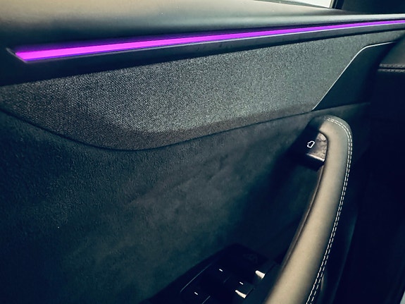 Tesla Model Y 18 of 28