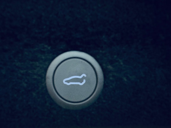 Tesla Model Y 24 of 28