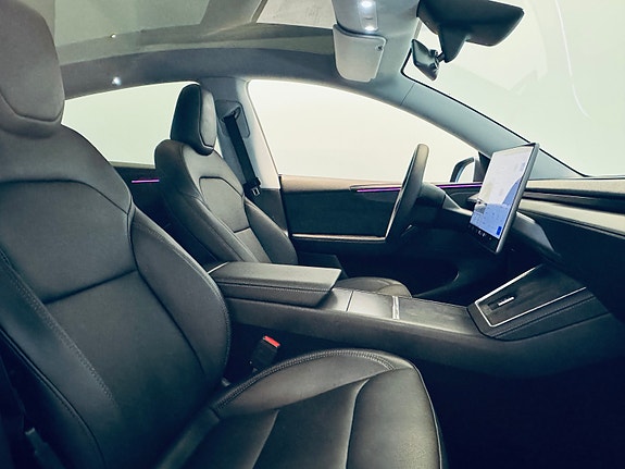 Tesla Model Y 9 of 28