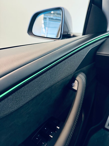 Tesla Model Y 21 of 28