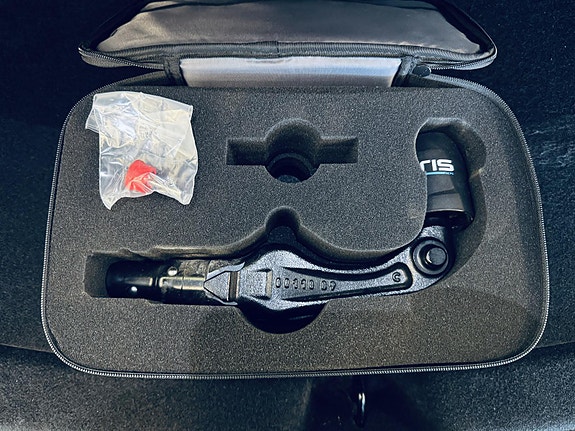 Tesla Model Y 25 of 28