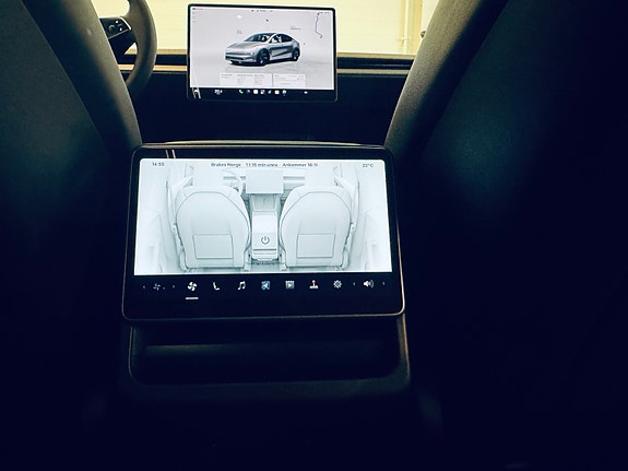 Tesla Model Y 22 of 28