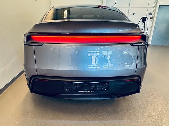 Tesla Model Y 8 of 28