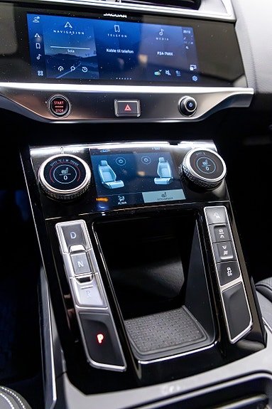 Jaguar I-PACE 25 of 30