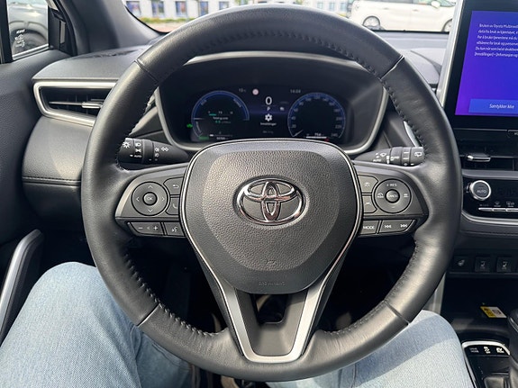 Toyota Corolla Cross 16 of 30