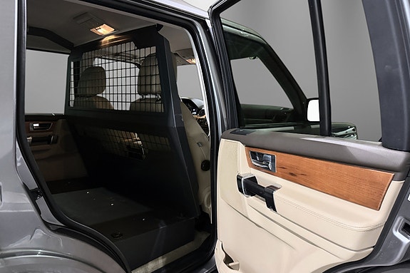 Land Rover Discovery 4 28 of 30