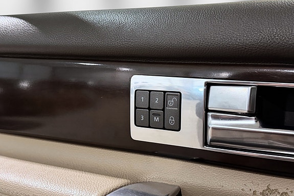 Land Rover Discovery 4 22 of 30