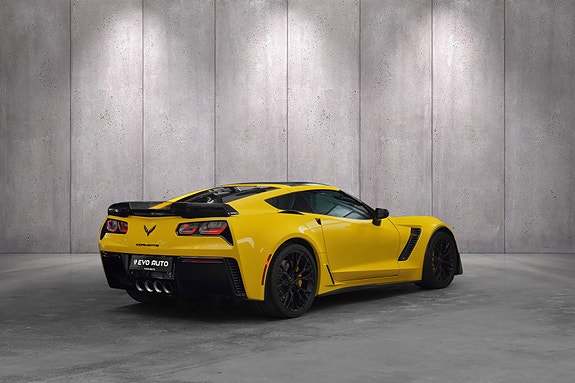 Chevrolet Corvette 11 of 30