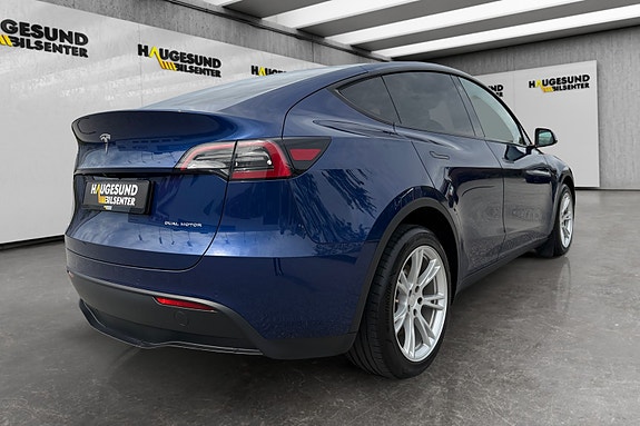 Tesla Model Y 4 of 16