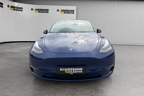 Tesla Model Y 7 of 16