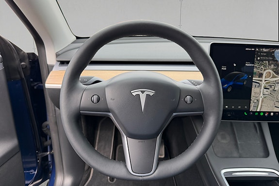 Tesla Model Y 12 of 16