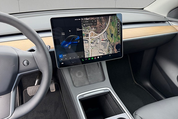 Tesla Model Y 14 of 16