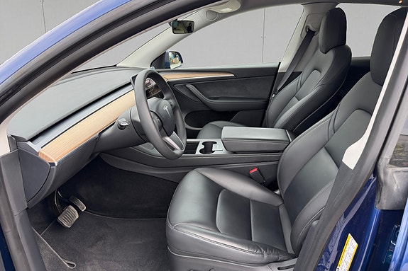 Tesla Model Y 13 of 16