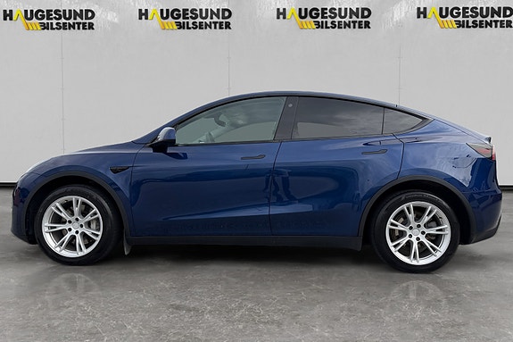 Tesla Model Y 5 of 16