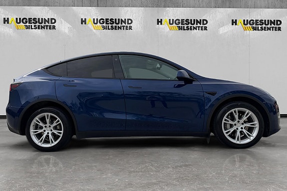 Tesla Model Y 6 of 16