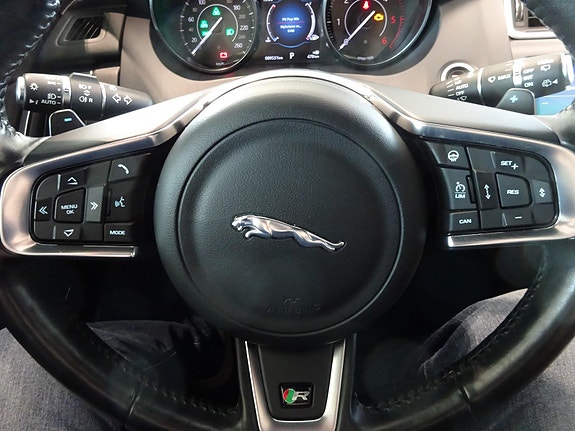 Jaguar E-PACE 17 of 26