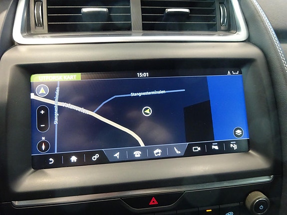 Jaguar E-PACE 19 of 26