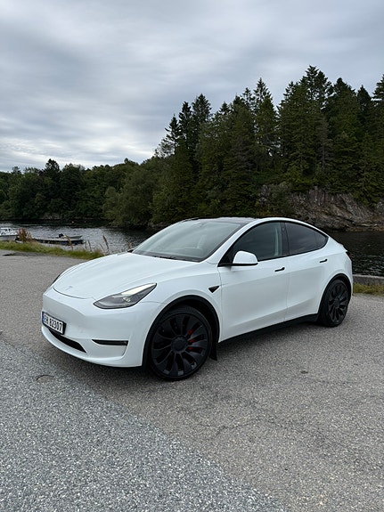 Tesla Model Y 19 of 26