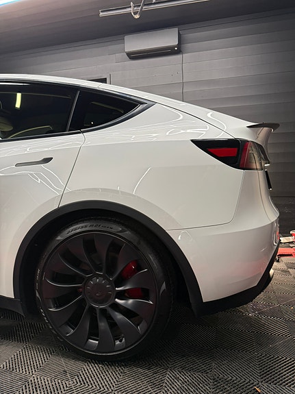Tesla Model Y 2 of 26