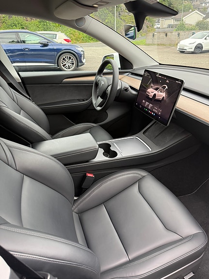 Tesla Model Y 24 of 26