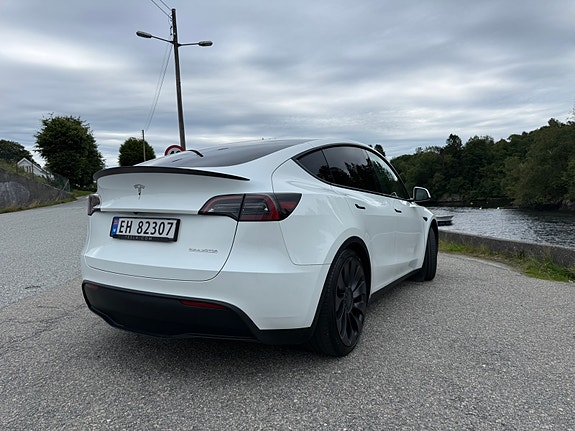 Tesla Model Y 15 of 26