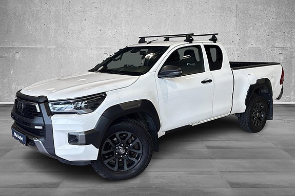 Toyota HiLux 2 of 18