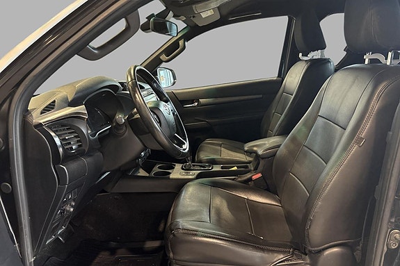 Toyota HiLux 9 of 18