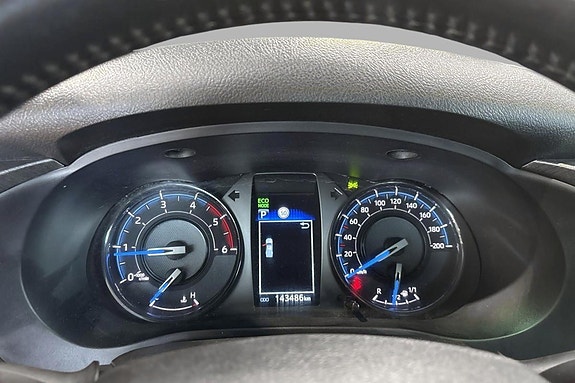 Toyota HiLux 12 of 18