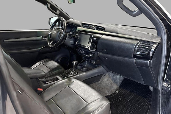 Toyota HiLux 10 of 18
