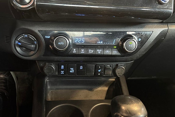 Toyota HiLux 15 of 18