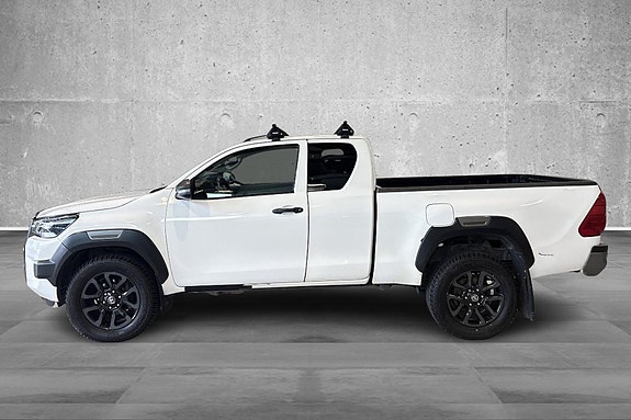 Toyota HiLux 3 of 18