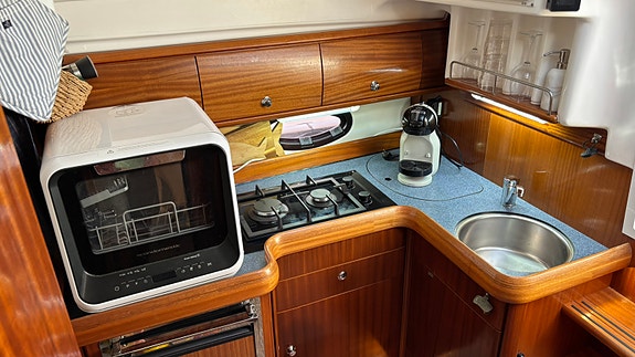 Bavaria 29sport Volvo d6 16 of 30