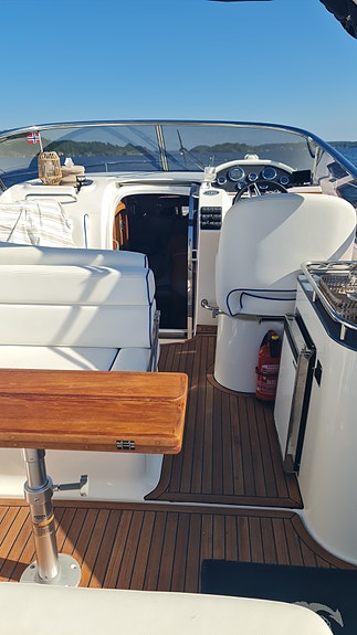 Bavaria 29sport Volvo d6 2 of 30