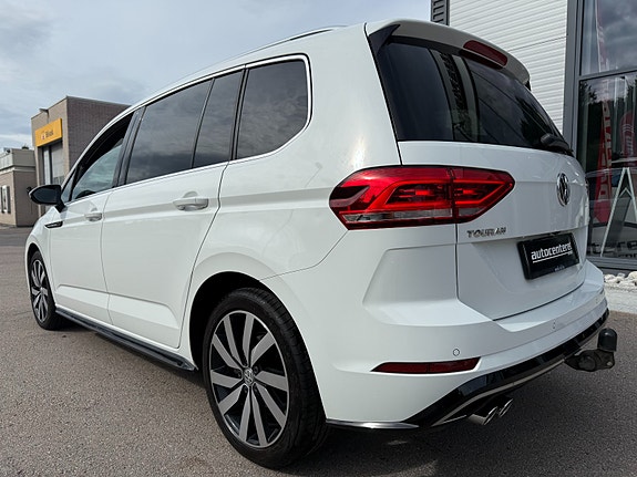 Volkswagen Touran 2 of 18