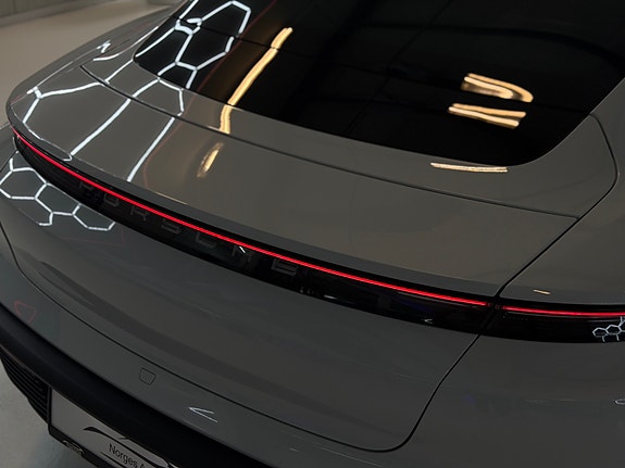 Porsche Taycan 9 of 30