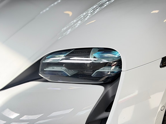 Porsche Taycan 14 of 30