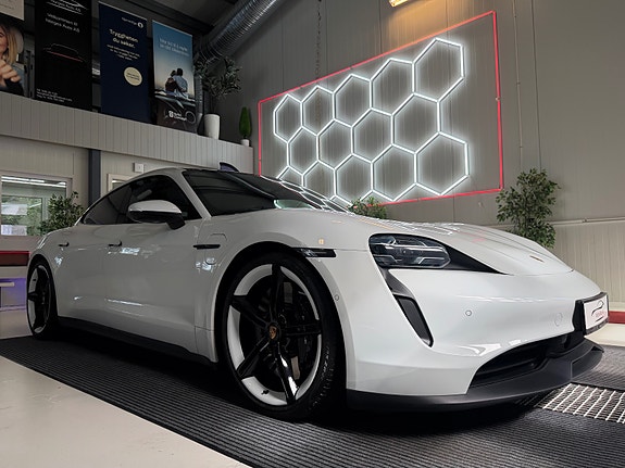 Porsche Taycan 5 of 30