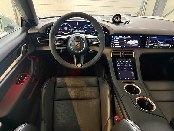 Porsche Taycan 19 of 30