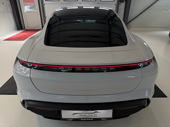 Porsche Taycan 8 of 30