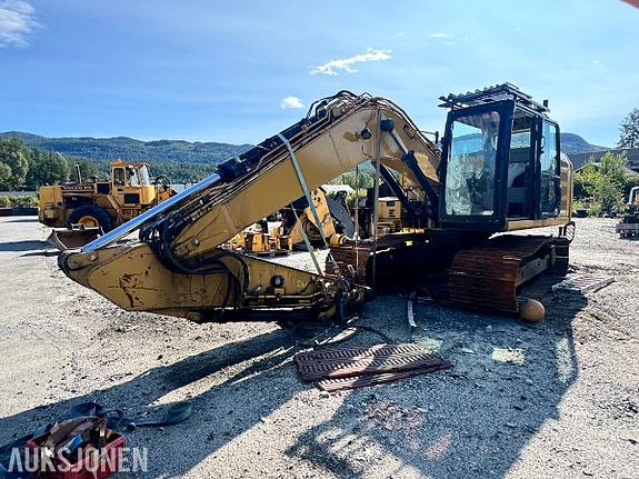 Cat 318FL gravemaskin – 2017 – ca. 4 500 timer – reparasjonsobjekt 9 of 30