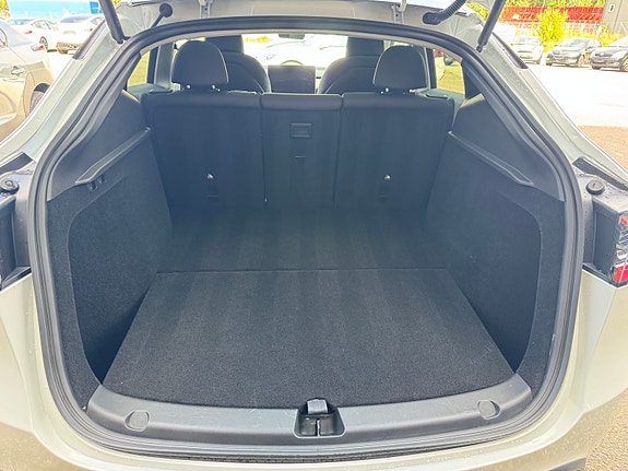 Tesla Model Y 21 of 26