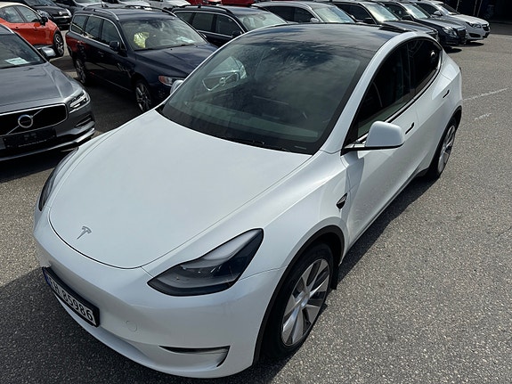 Tesla Model Y 11 of 26