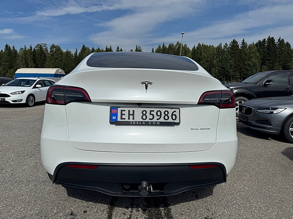 Tesla Model Y 4 of 26