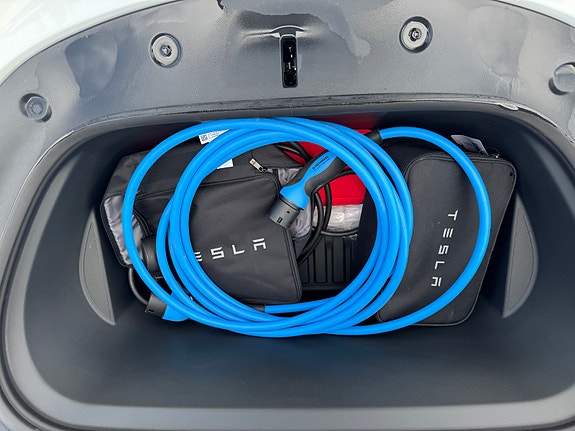 Tesla Model Y 25 of 26