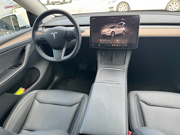 Tesla Model Y 19 of 26